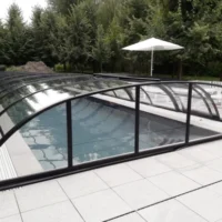 Pooltak Verso – Stilrent, lågt och flexibelt skydd